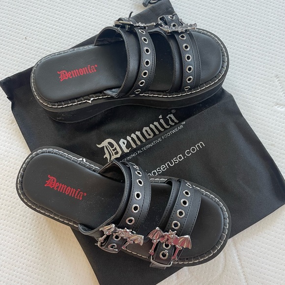 Demonia Vegan Leather Emily-100 Bat Platform Sandals Size 9 - Picture 3 of 7